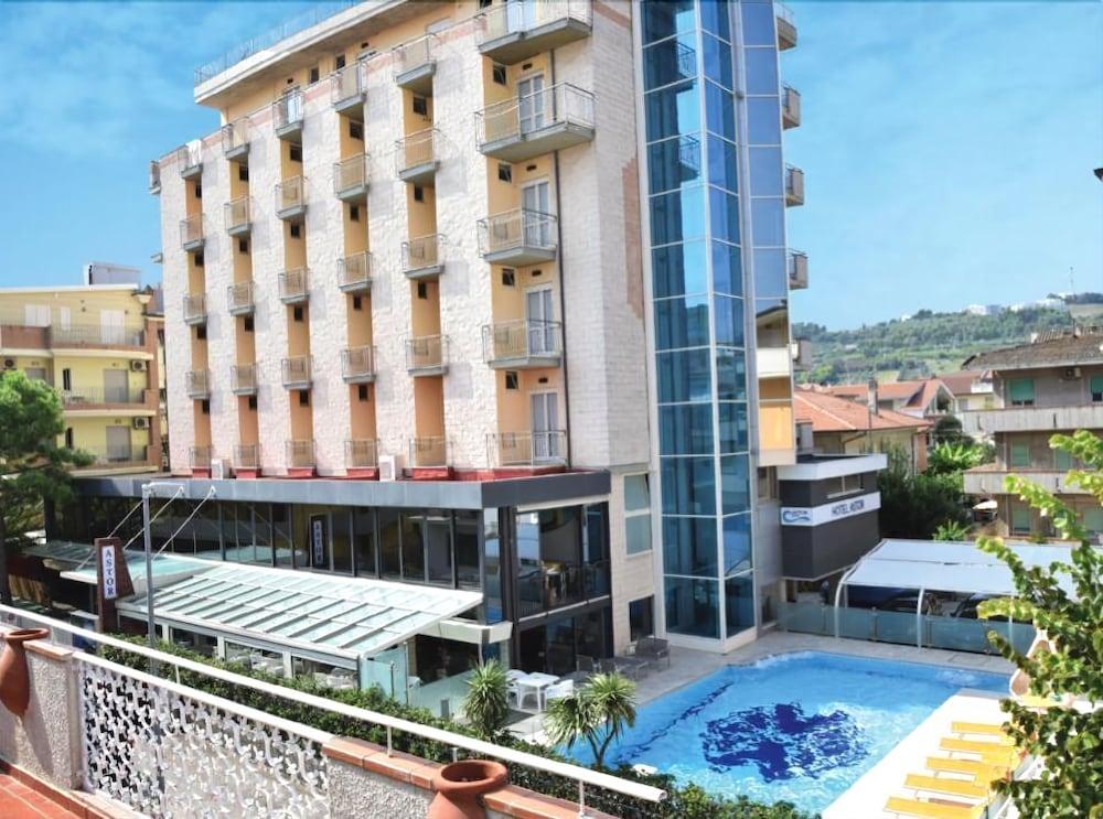 Hotel Astor อัลบา อาดริอาติกา ภายนอก รูปภาพ