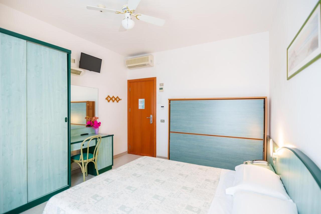 Hotel Astor อัลบา อาดริอาติกา ภายนอก รูปภาพ