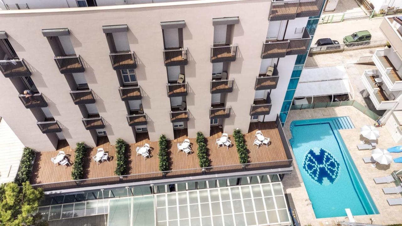 Hotel Astor อัลบา อาดริอาติกา ภายนอก รูปภาพ